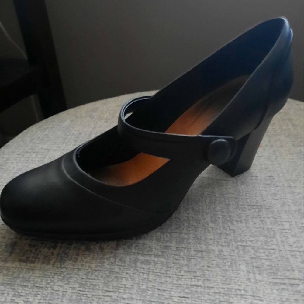 Clarks dress shoes